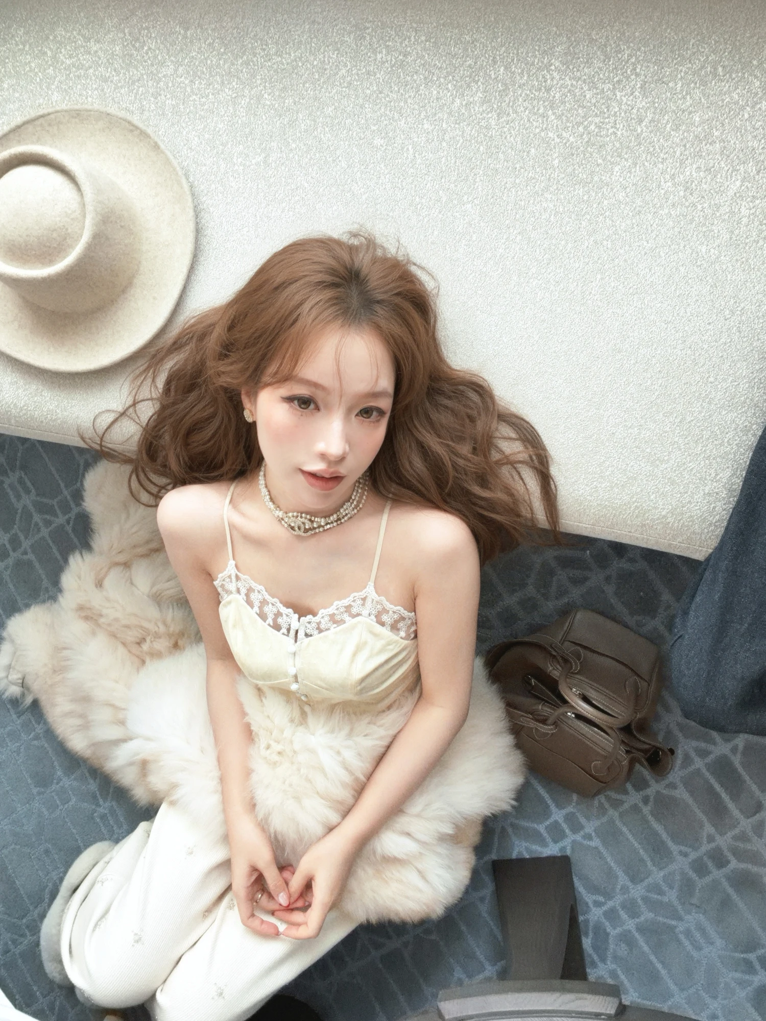 Vintage Slim Fit Velvet Lace Trim Camisole Vest Women's Innerwear Outerwear Short Style Polyester Fiber Commute Style
Vintage Slim Fit Velvet Lace Trim Camisole Vest Women's Innerwear Outerwear Short Style Polyester Fiber Commute Style