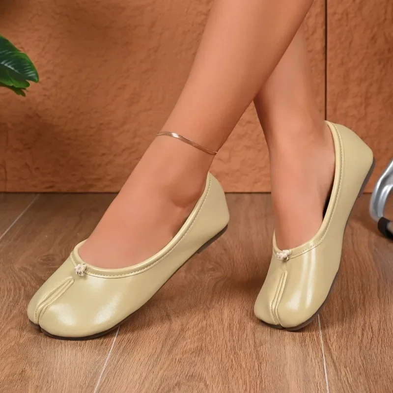 Туфли на одинарной подошве с разделенным носком, осенние новые туфли без шнуровки с круглым носком и неглубоким носком, мягкая подошва, нескользящие износостойкие туфли на плоской подошве
Туфли на одинарной подошве с разделенным носком, осенние новые туфли без шнуровки с круглым носком и неглубоким носком, мягкая подошва, нескользящие износостойкие туфли на плоской подошве