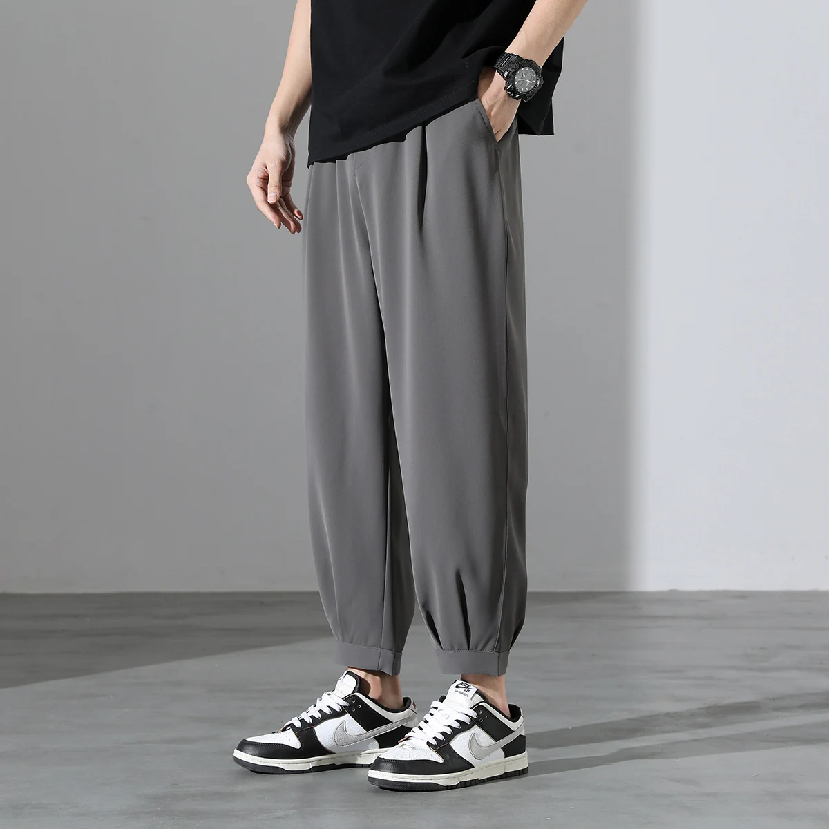 2025 Men's Casual Quick Dry Ice Silk Trousers Lightweight Summer Style Sports Cropped Pants Men's Pants Trendy Brand Men's Wear
2025 Men's Casual Quick Dry Ice Silk Trousers Lightweight Summer Style Sports Cropped Pants Men's Pants Trendy Brand Men's Wear