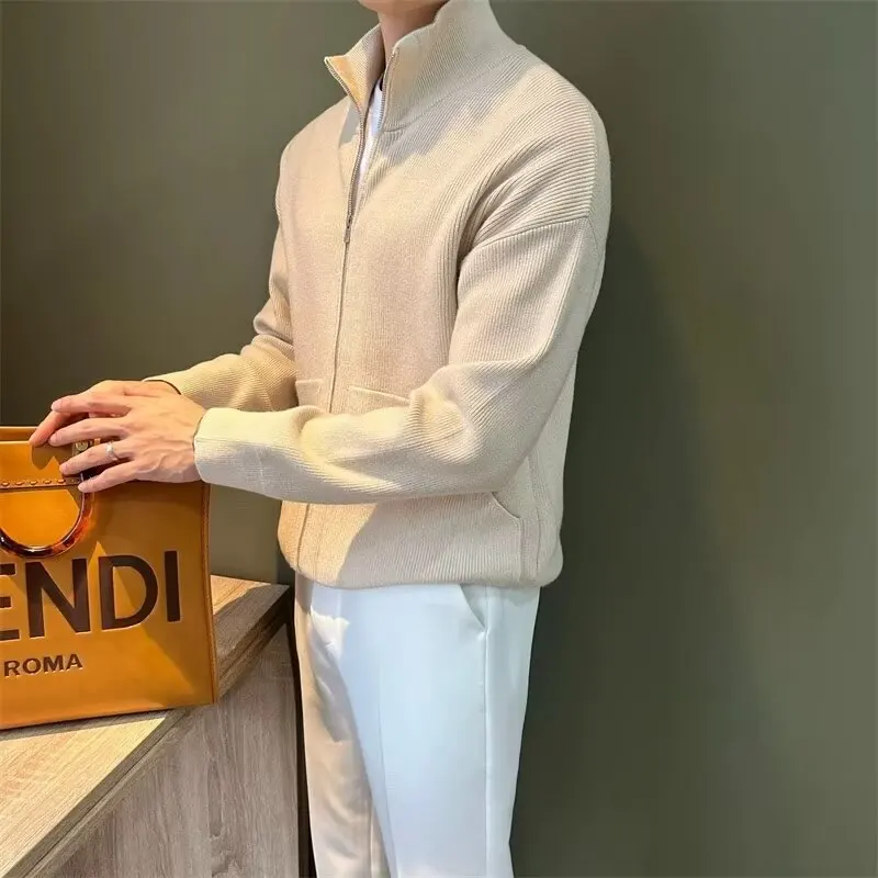 Light Luxury Stand Collar Knitted Cardigan Jacket Spring Autumn New Casual Zipper Solid Color Long Sleeve Sweater Men Tops
Light Luxury Stand Collar Knitted Cardigan Jacket Spring Autumn New Casual Zipper Solid Color Long Sleeve Sweater Men Tops
