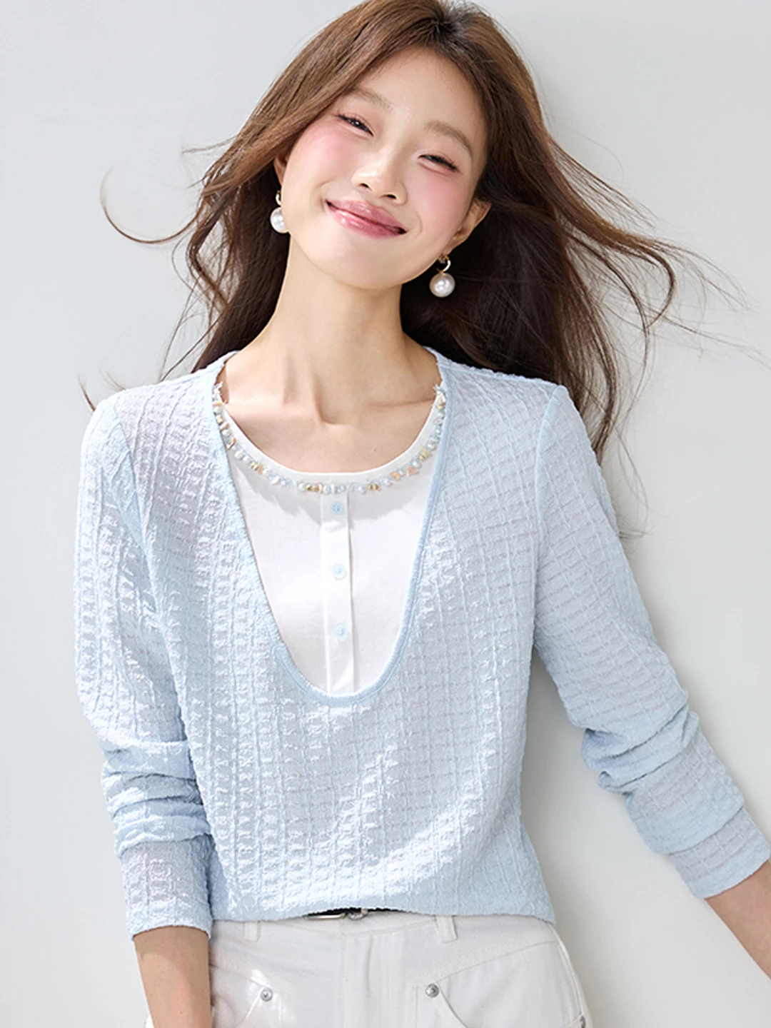 Korean Sle Long Sve Loose Women's T-irt Color Blo Bead Design Spring 2026 New Faion Versatile Top Piece
Korean Sle Long Sve Loose Women's T-irt Color Blo Bead Design Spring 2026 New Faion Versatile Top Piece