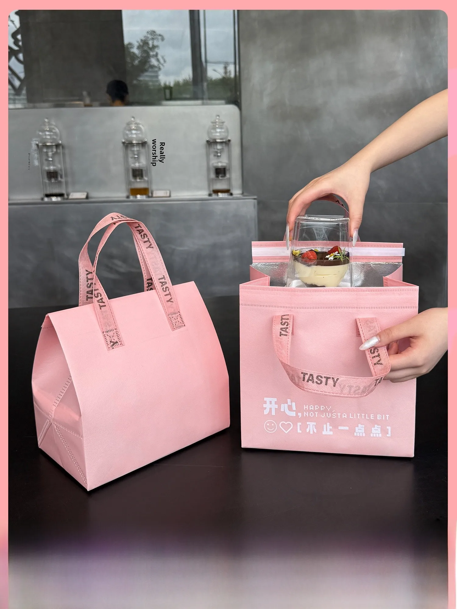 Утолщенная термосумка для тортов и хлеба, маленькая портативная сумка для упаковки выпечки, специальная сумка для переноски на вынос
Утолщенная термосумка для тортов и хлеба, маленькая портативная сумка для упаковки выпечки, специальная сумка для переноски на вынос