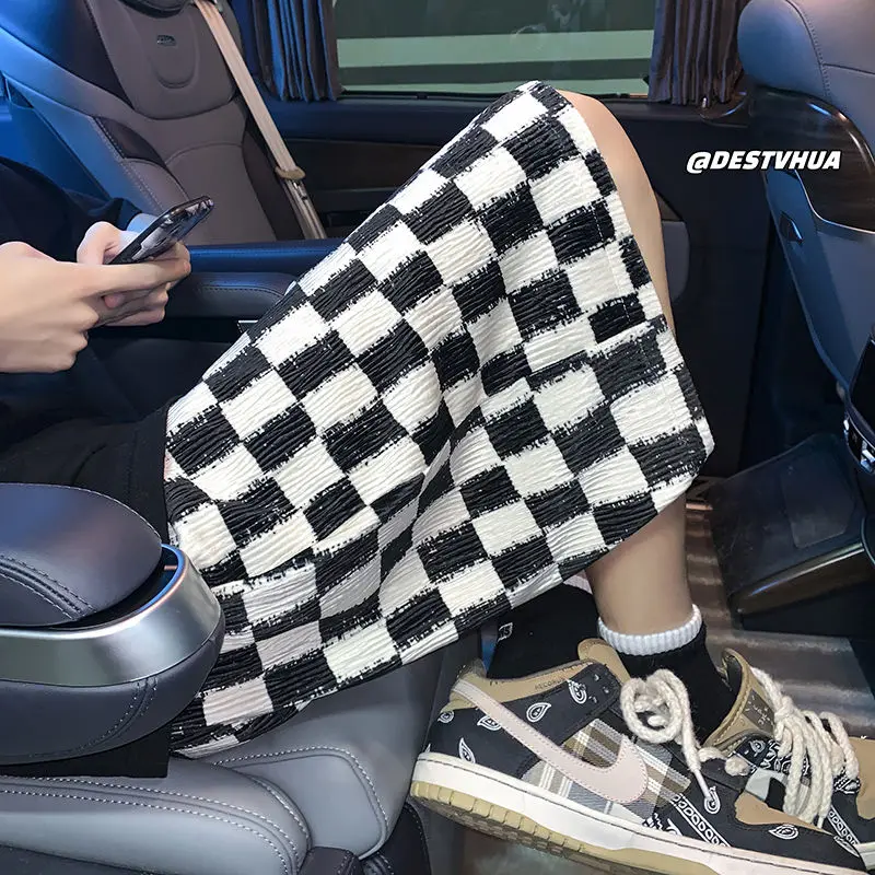 Checkerboard Ice Silk Shorts for Men and Women Breathable Casual Pants Versatile Five-point Mid-size Pants
Checkerboard Ice Silk Shorts for Men and Women Breathable Casual Pants Versatile Five-point Mid-size Pants