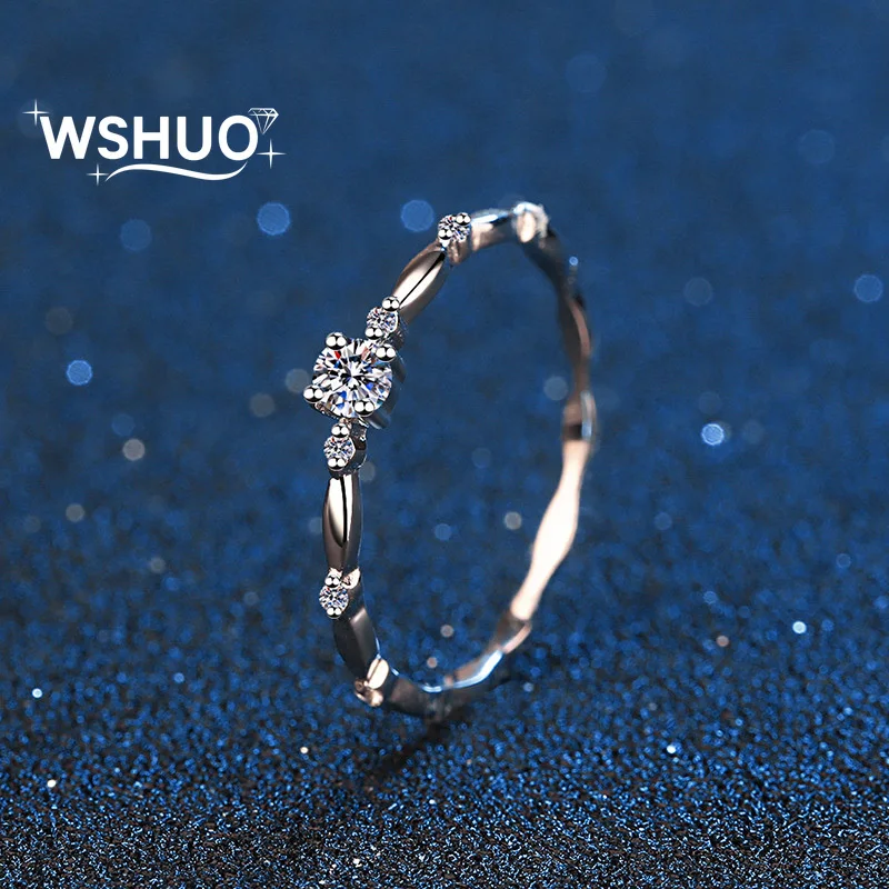 0.1ct GRA Moissanite Ring Vintage Style for Female New S925 Sterling Silver Fine Jewelry Party Celebration Ring Diamond Gift
0.1ct GRA Moissanite Ring Vintage Style for Female New S925 Sterling Silver Fine Jewelry Party Celebration Ring Diamond Gift