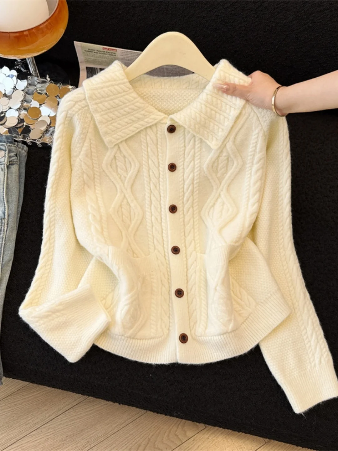 Korean Retro Twisted Knit Sweater Coat Women's Autumn Winter Lazy Style High-End Slimming Thickened Open Cardigan
Korean Retro Twisted Knit Sweater Coat Women's Autumn Winter Lazy Style High-End Slimming Thickened Open Cardigan