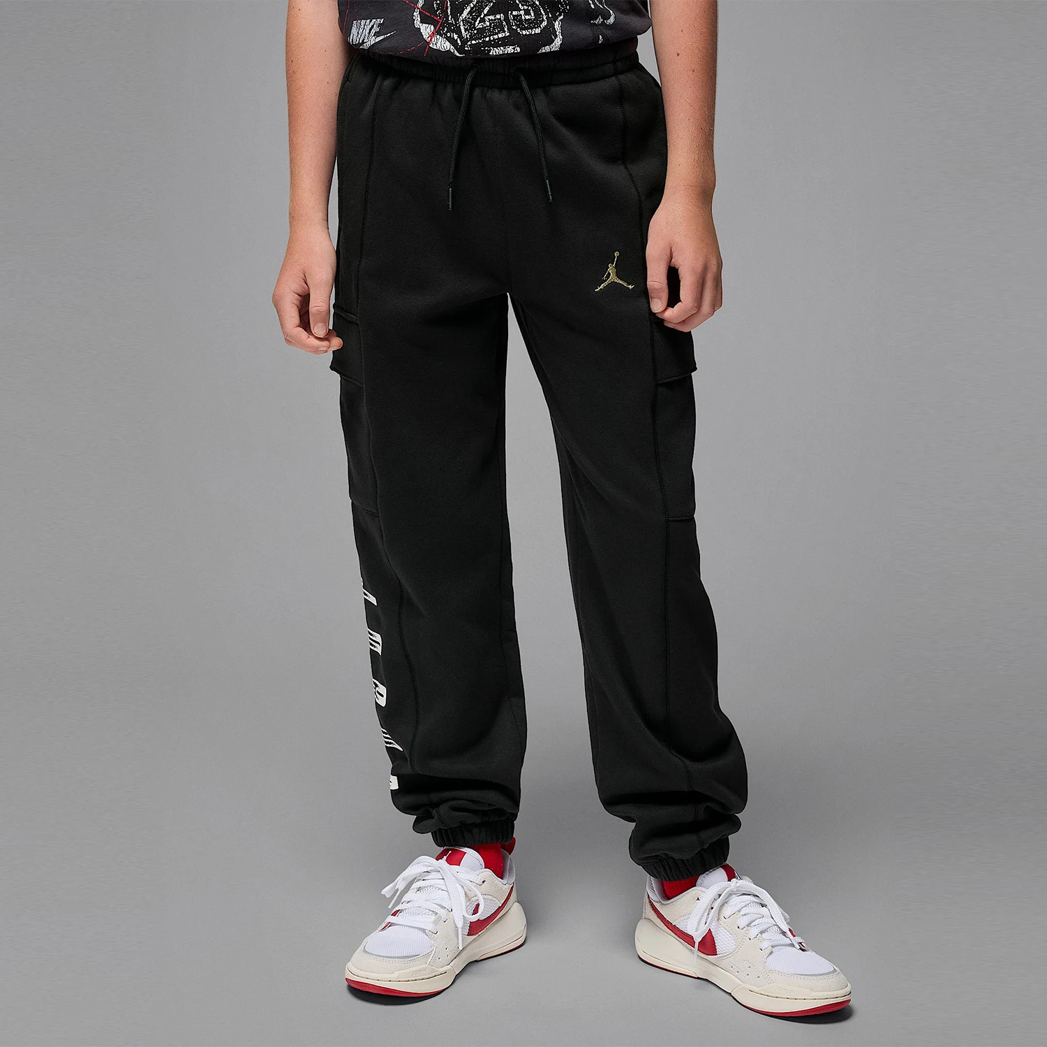Nike genuine JORDAN children's plush knitted ankle sports pants IO6196-010
Nike genuine JORDAN children's plush knitted ankle sports pants IO6196-010