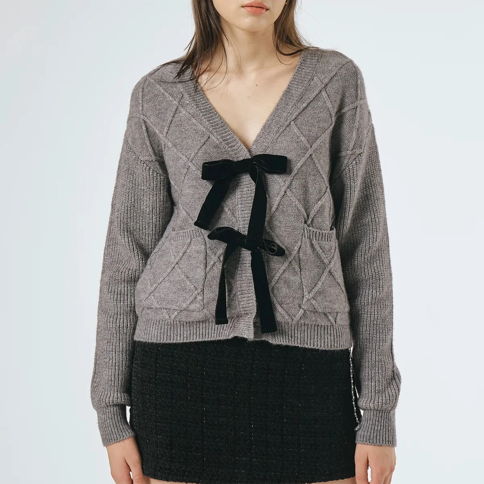 Vintage Bowknot Knit Sweater Casual Solid Color Long Sleeve Cardigan Fall Spring V Neck Knitwear Jackets Coat Ladies Streetwear
Vintage Bowknot Knit Sweater Casual Solid Color Long Sleeve Cardigan Fall Spring V Neck Knitwear Jackets Coat Ladies Streetwear