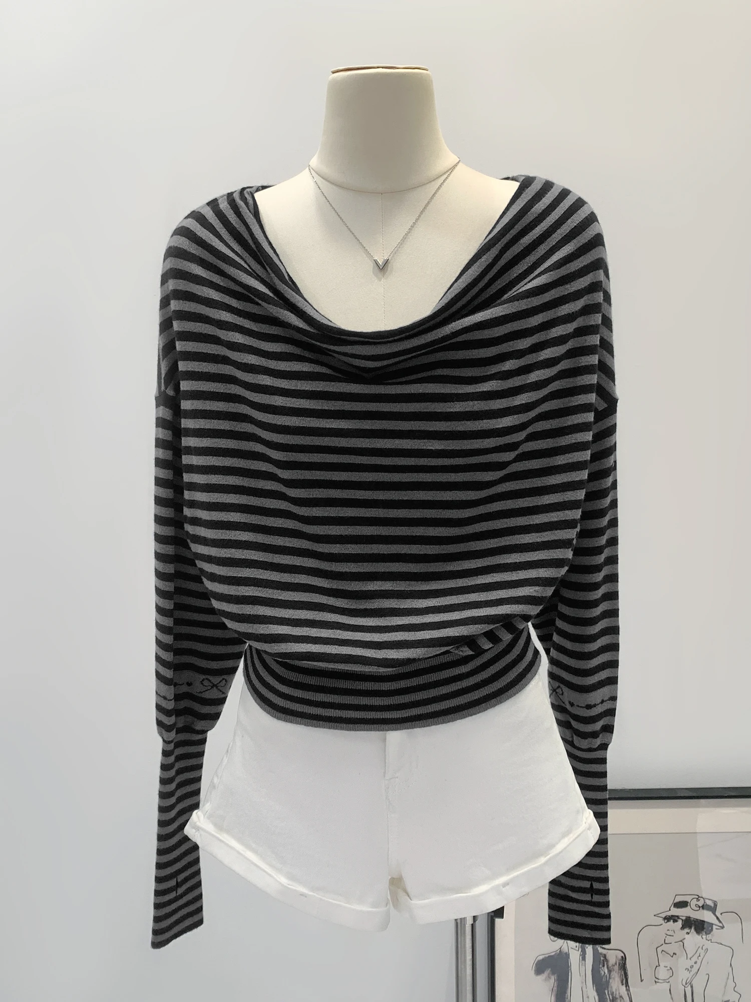 Elegant Knitted Base Shirt Women's Autumn Winter Slim Fit Striped Top Low round Neck Two-Way Wear Casual Commute Style
Elegant Knitted Base Shirt Women's Autumn Winter Slim Fit Striped Top Low round Neck Two-Way Wear Casual Commute Style