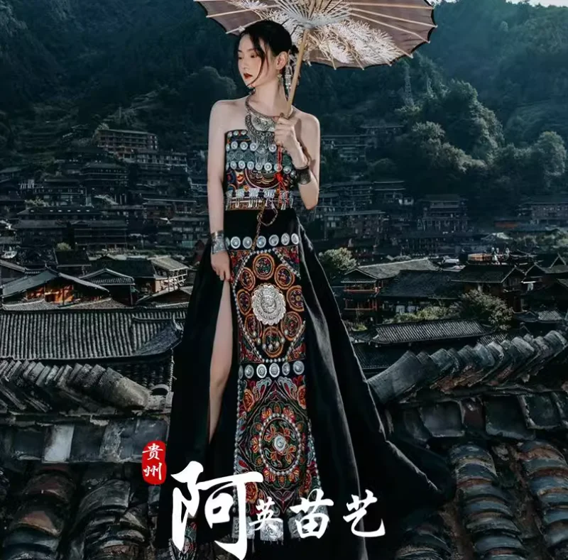 Chinese Guizhou Hmong and Tujia Women's Stage Performance Costumes
Chinese Guizhou Hmong and Tujia Women's Stage Performance Costumes