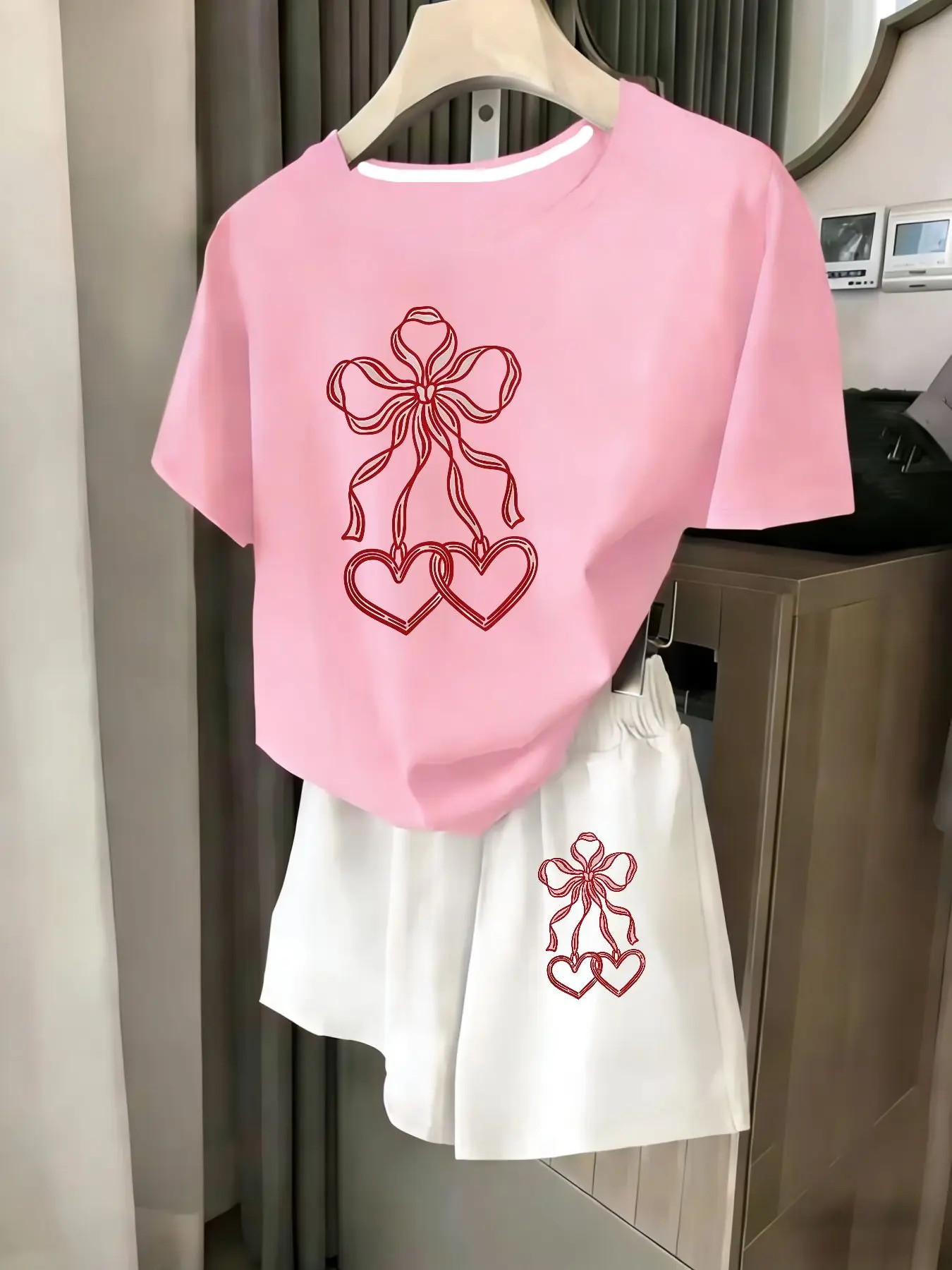 Ladies 2-Piece Set Summer Beach Vacation Casual round Neck Short Sleeve Random Print T-Shirt Elastic Waist Shorts Suit Comfortab
Ladies 2-Piece Set Summer Beach Vacation Casual round Neck Short Sleeve Random Print T-Shirt Elastic Waist Shorts Suit Comfortab