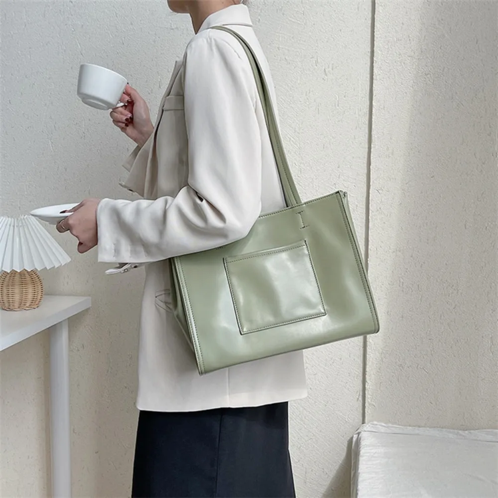 Vegan PU Leather Shoulder Bags Women Luxury Designer Simple Versatile Tote Bag Female Casual Fashion Large Capacity Handbags
Vegan PU Leather Shoulder Bags Women Luxury Designer Simple Versatile Tote Bag Female Casual Fashion Large Capacity Handbags