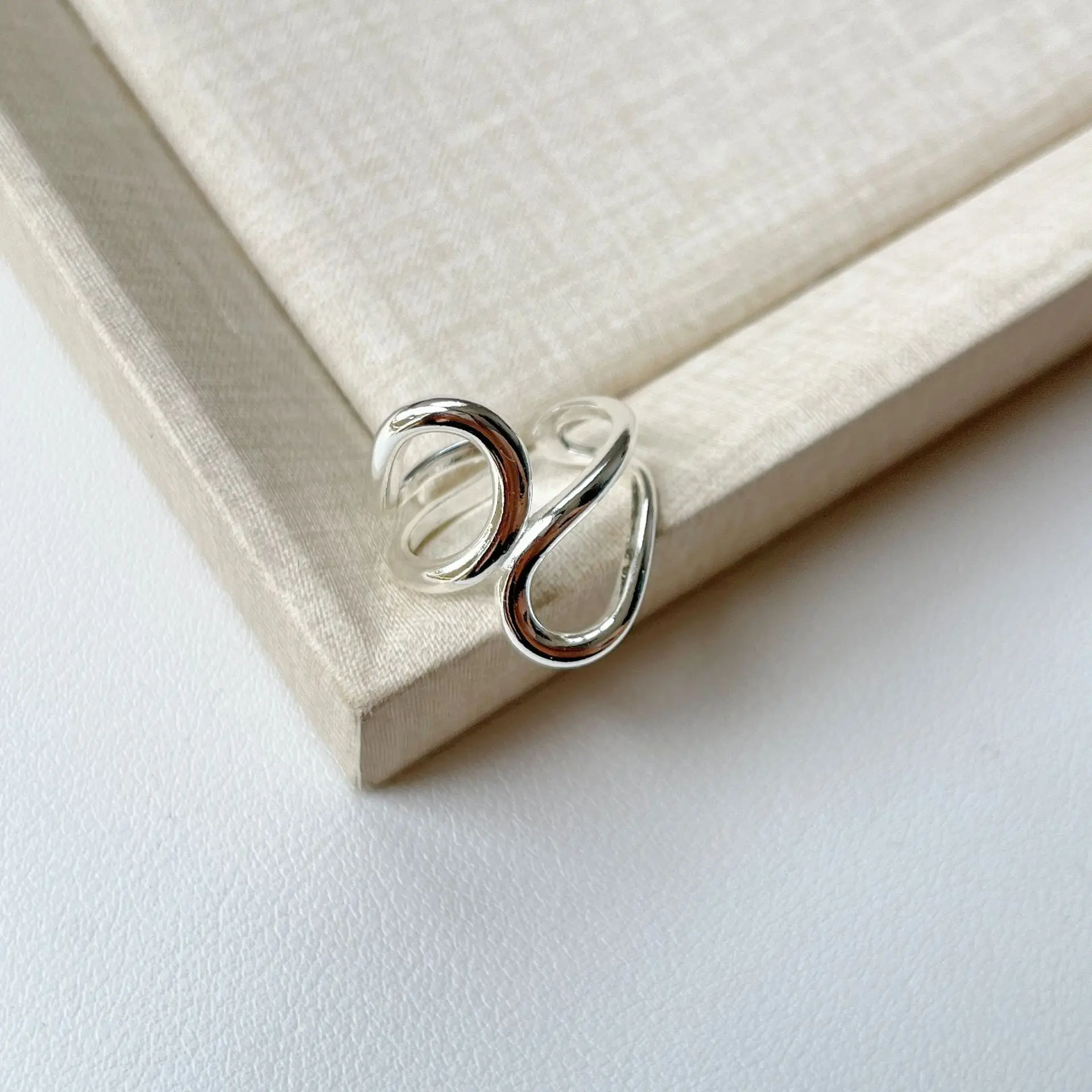 925 Sterling Silver Open Finger Ring Openwork Line Droplet Punk Geometric Stackable For Women Jewelry Gift Dropship Wholesale
925 Sterling Silver Open Finger Ring Openwork Line Droplet Punk Geometric Stackable For Women Jewelry Gift Dropship Wholesale