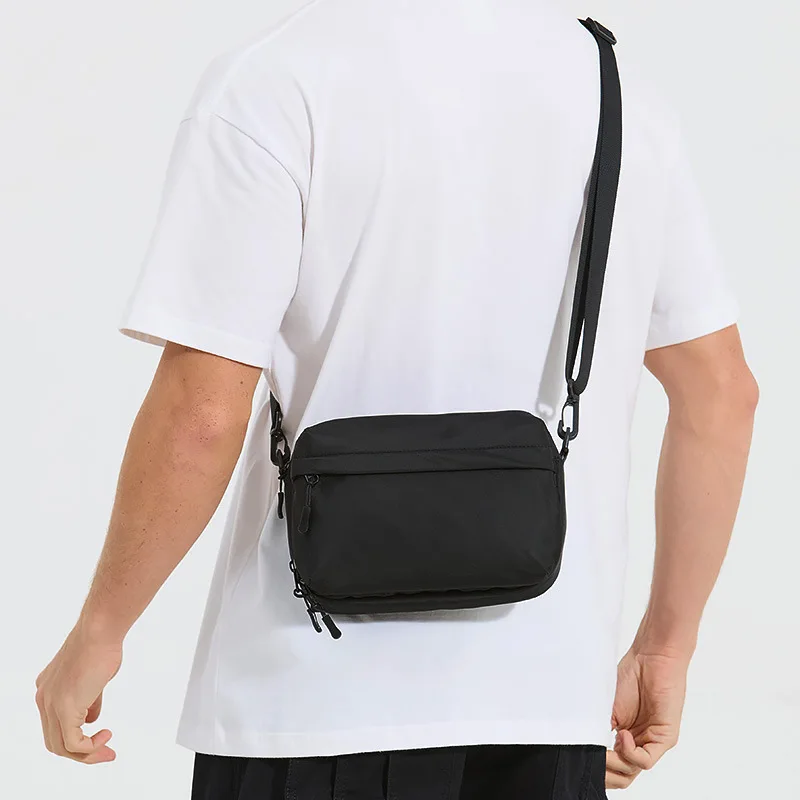 Men's Casual Crossbody Bag Lightweight Mobile Phone Bag Versatile Color Mailman Bag Fem Casual Student Single oulder
Men's Casual Crossbody Bag Lightweight Mobile Phone Bag Versatile Color Mailman Bag Fem Casual Student Single oulder