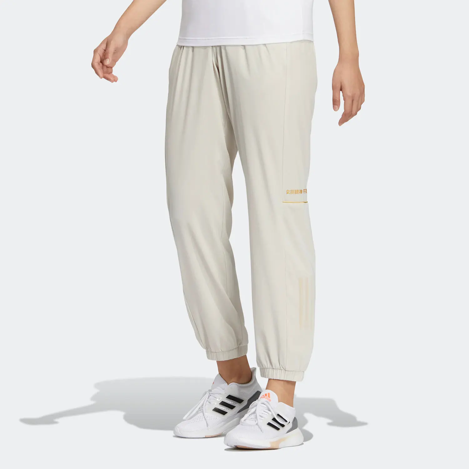 Оригинальные женские удобные тренировочные брюки Adidas New Season HT6896
Оригинальные женские удобные тренировочные брюки Adidas New Season HT6896