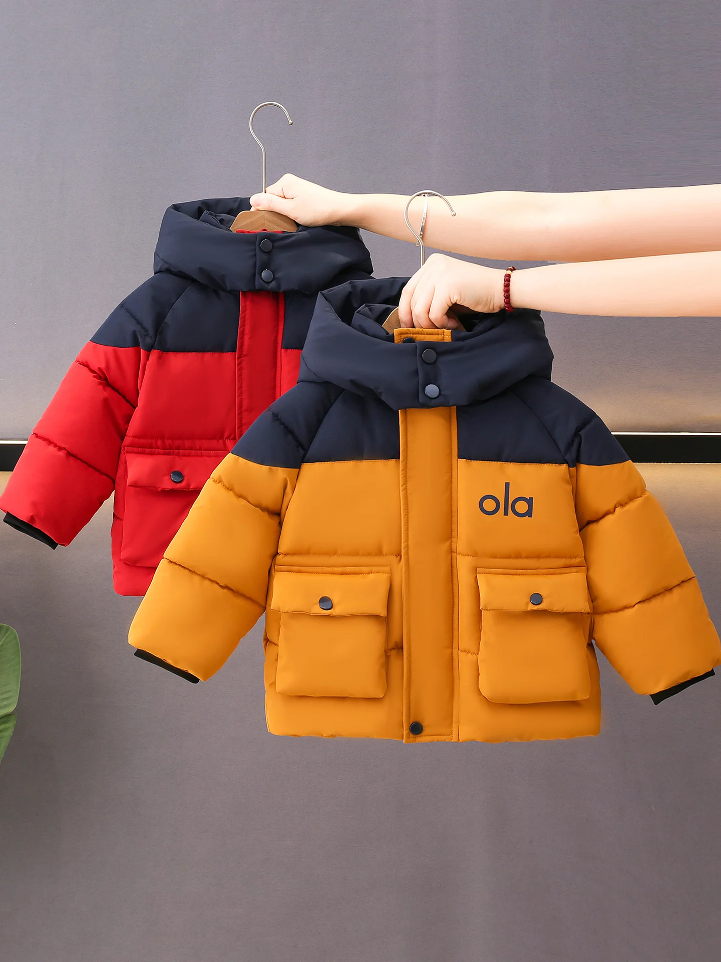 Хлопковая куртка на подкладке для мальчиков, зимняя теплая парка, пальто, детская одежда с хлопковой подкладкой, детская зимняя модная верхняя одежда
Хлопковая куртка на подкладке для мальчиков, зимняя теплая парка, пальто, детская одежда с хлопковой подкладкой, детская зимняя модная верхняя одежда