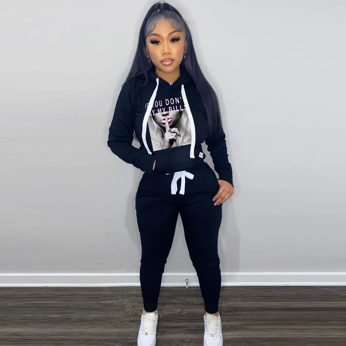 European and American fashion women's autumn and winter velvet drawstring printed hoodie two-piece set (including pocket)
European and American fashion women's autumn and winter velvet drawstring printed hoodie two-piece set (including pocket)