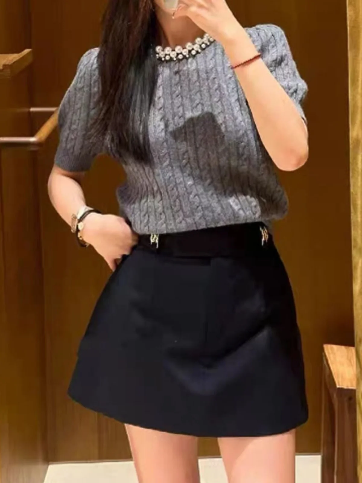 Вязаный свитер ручной работы с жемчужной отделкой, круглым вырезом, рукавами-фонариками, завязками на талии, повседневный, женский, из смесовой шерсти, с короткими рукавами, топ
Вязаный свитер ручной работы с жемчужной отделкой, круглым вырезом, рукавами-фонариками, завязками на талии, повседневный, женский, из смесовой шерсти, с короткими рукавами, топ