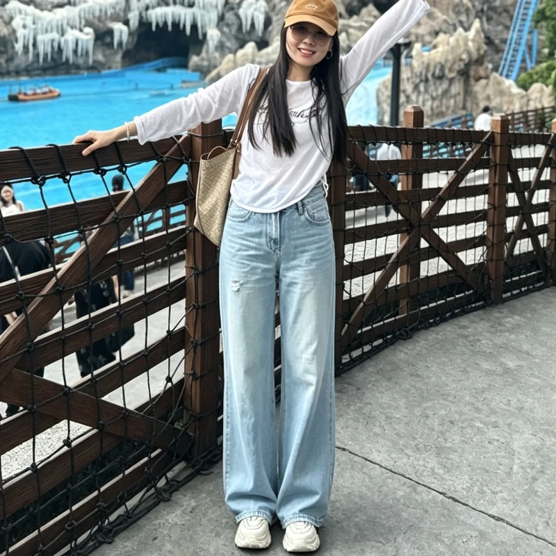 New European and American style embroidered ripped jeans, medium low-rise straight jeans, classic regular fit slim jeans
New European and American style embroidered ripped jeans, medium low-rise straight jeans, classic regular fit slim jeans