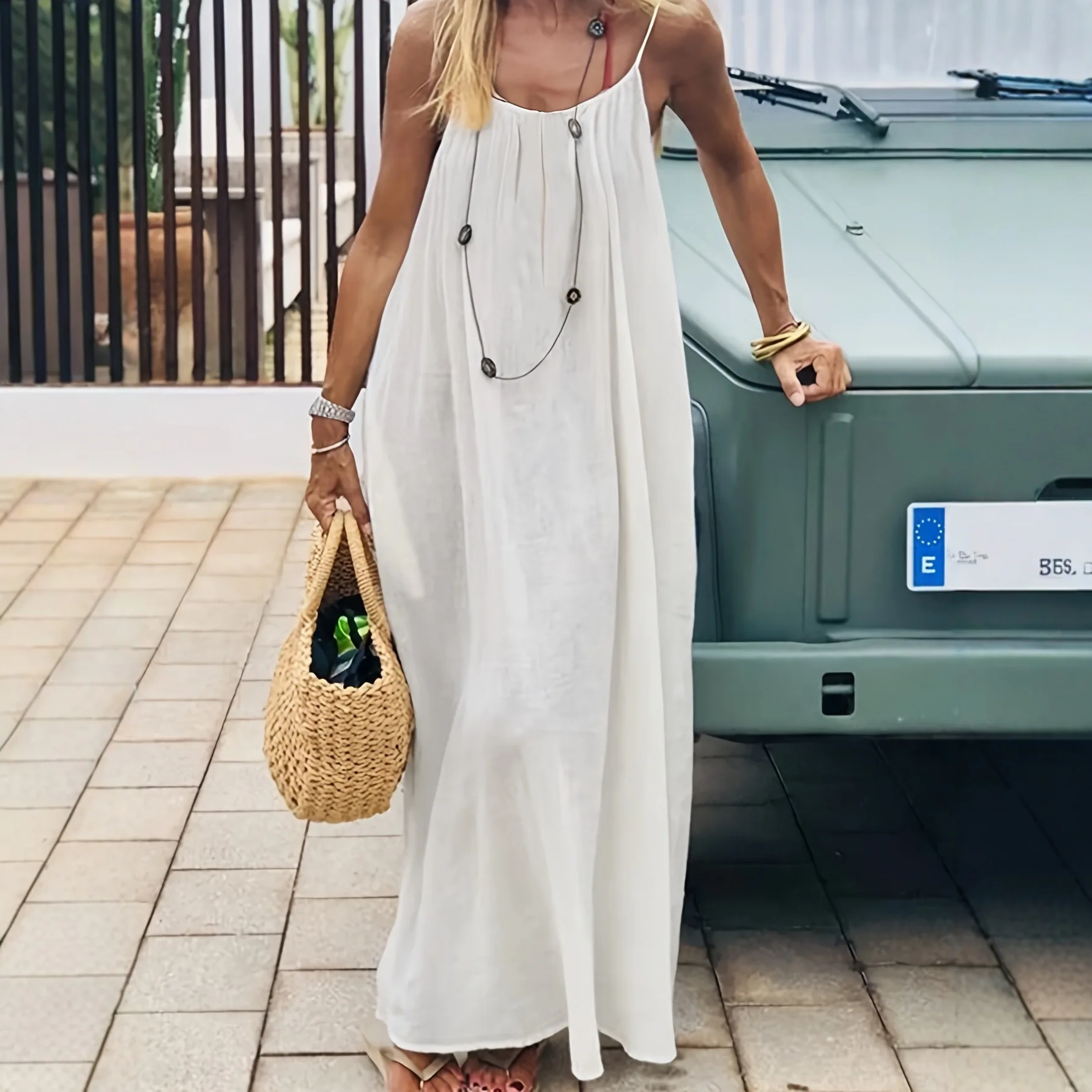 Bohemian Backless Beach Maxi Dress Sexy Strapless Women's Summer Long Evening Gown Loose Waist Spaghetti Straps Suspender Dress
Bohemian Backless Beach Maxi Dress Sexy Strapless Women's Summer Long Evening Gown Loose Waist Spaghetti Straps Suspender Dress