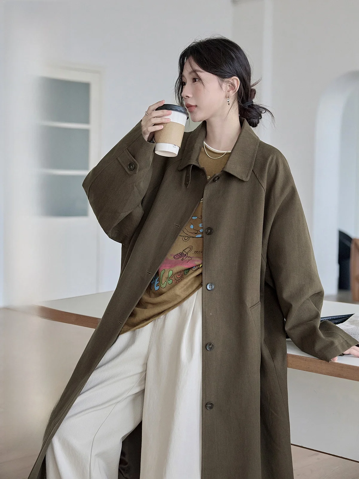 Коричневое свободное женское пальто Ele HUIXI, корейское однобортное пальто с пуговицами, длинное однобортное пальто средней длины
Коричневое свободное женское пальто Ele HUIXI, корейское однобортное пальто с пуговицами, длинное однобортное пальто средней длины