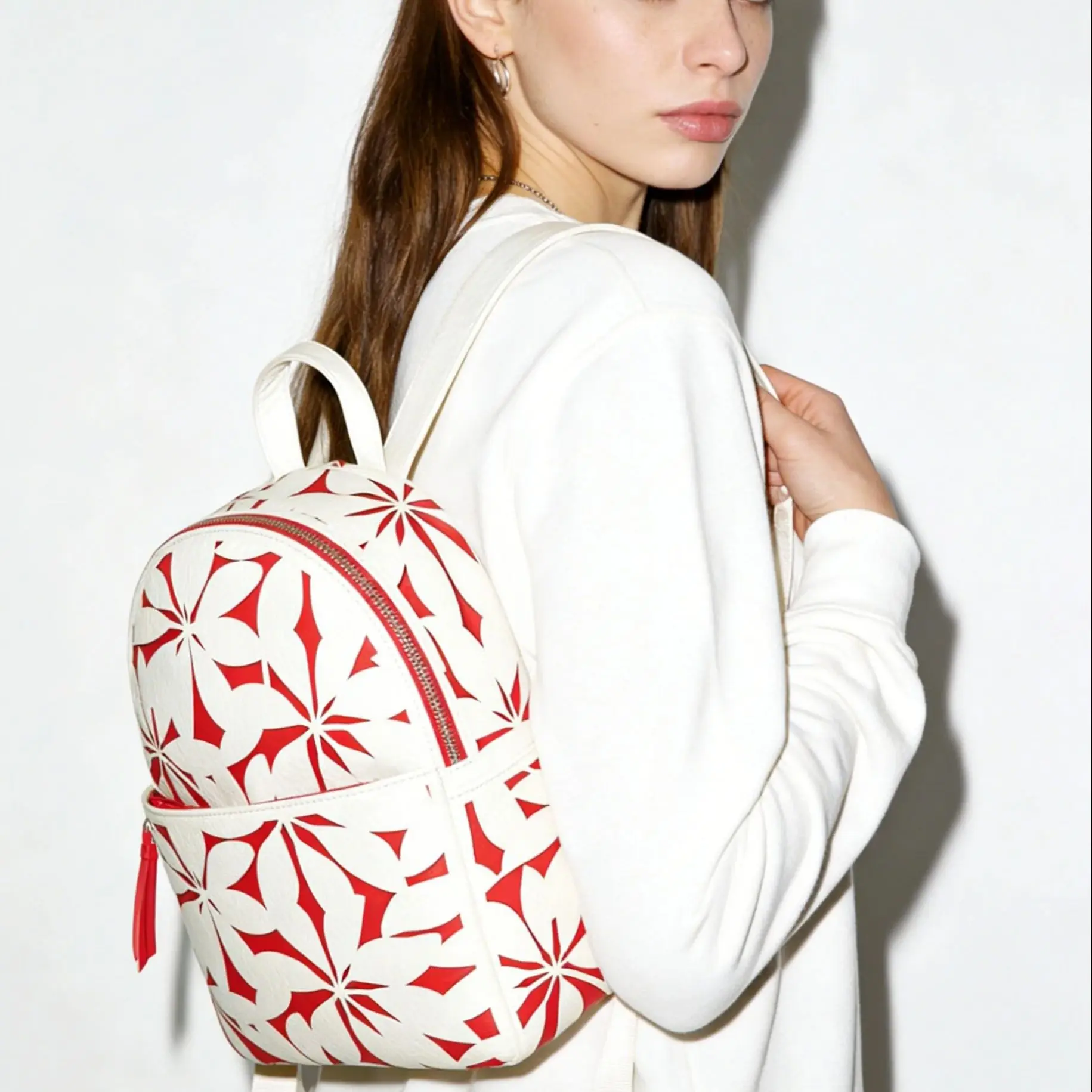 Women's bag Backpack Women's backpack fashion backpacks Hollow out design PU material backpack red and white available in stock
Women's bag Backpack Women's backpack fashion backpacks Hollow out design PU material backpack red and white available in stock
