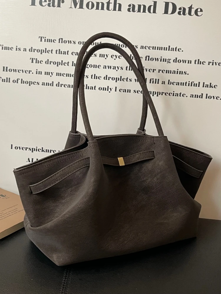 Versatile Tote Bag Women's Commuter oulder Bag Fall Winter Faion Magnetic Closure Soft Surface Large Size Pure Color
Versatile Tote Bag Women's Commuter oulder Bag Fall Winter Faion Magnetic Closure Soft Surface Large Size Pure Color