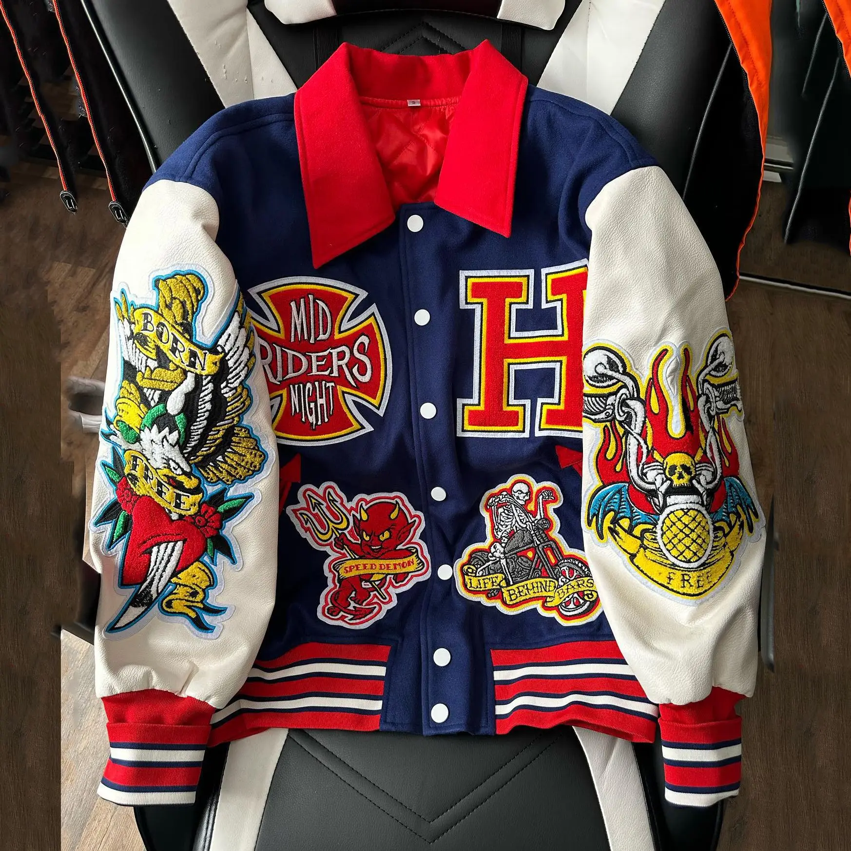 Y2K Harajuku New Fashion Letter Varsity High Street Vintage Hip-Hop Popular Casual Jacket for Couples
Y2K Harajuku New Fashion Letter Varsity High Street Vintage Hip-Hop Popular Casual Jacket for Couples
