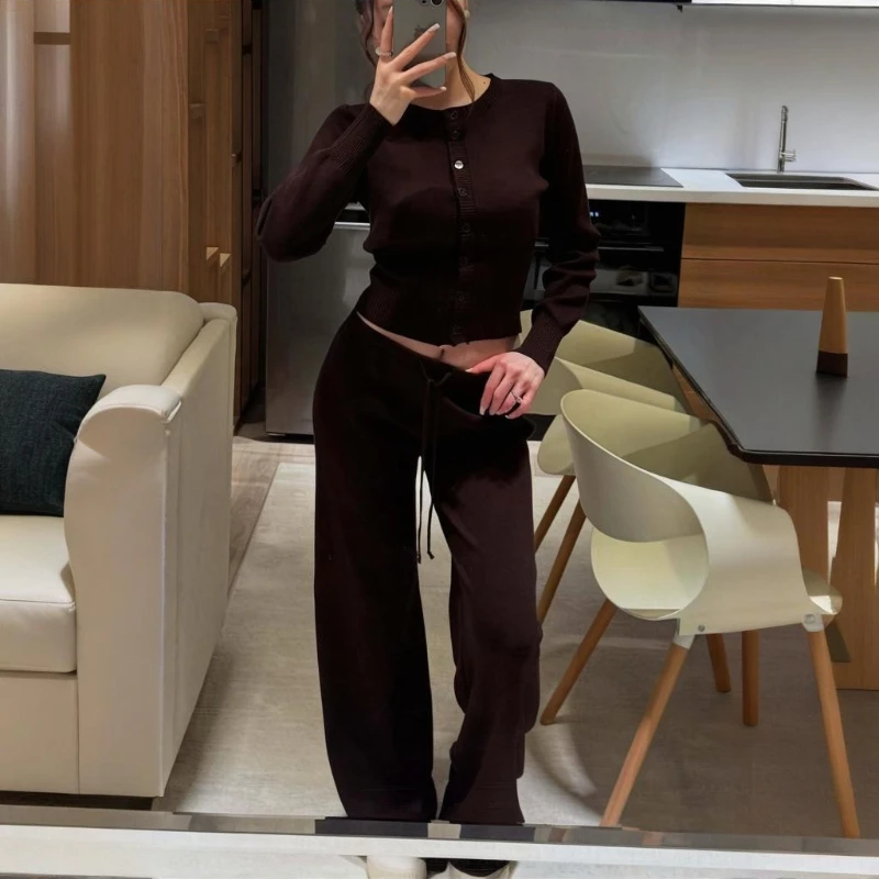 TARUXY Fashion Knitted Women's Suit Solid Cardigan Top O Neck Knitted Sweater Straight Trousers Fall Winter Casual Two Piece Set
TARUXY Fashion Knitted Women's Suit Solid Cardigan Top O Neck Knitted Sweater Straight Trousers Fall Winter Casual Two Piece Set