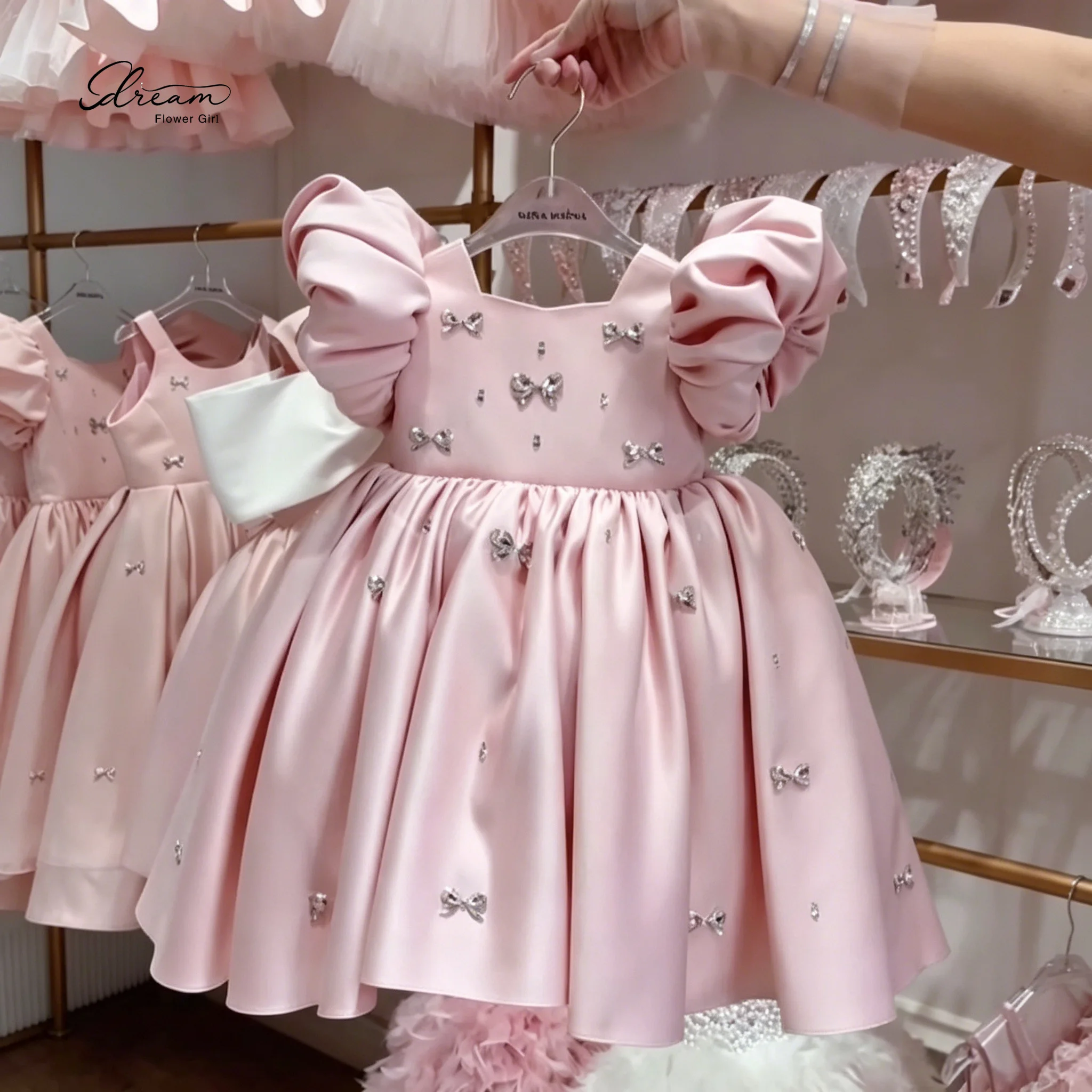 Pink Floor-Length Ball Gown with Cape Sleeves Princess-Style Formal Children's Dress with Front Bow Embellishment
Pink Floor-Length Ball Gown with Cape Sleeves Princess-Style Formal Children's Dress with Front Bow Embellishment