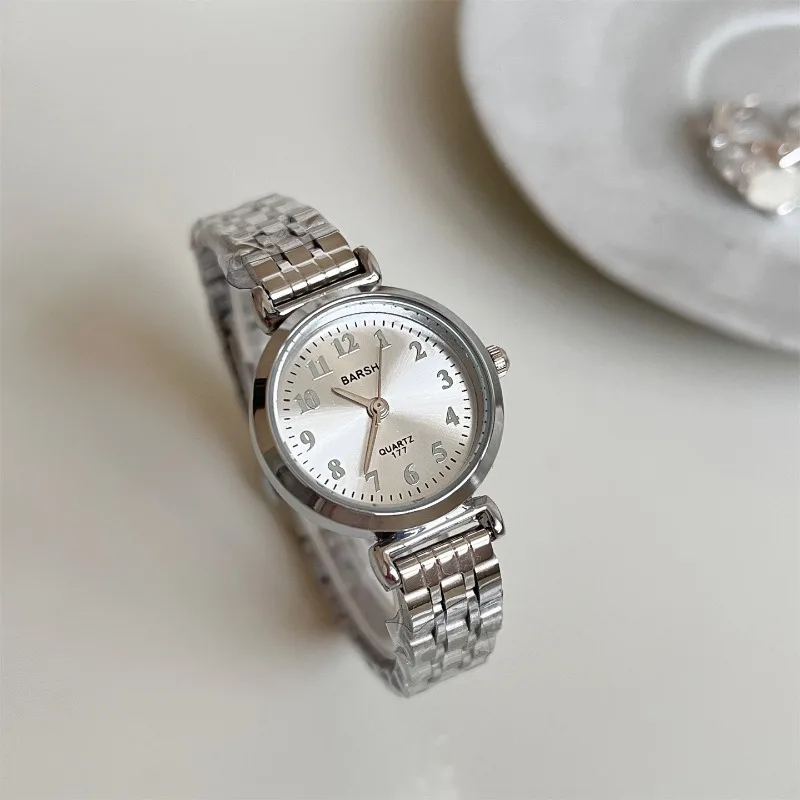 Vintage Round Dial Women's Watch Ladies Arabic Quartz Female Wristwatch Girl Clock Sliver Bracelet Watches Relógio Dropshipping
Vintage Round Dial Women's Watch Ladies Arabic Quartz Female Wristwatch Girl Clock Sliver Bracelet Watches Relógio Dropshipping