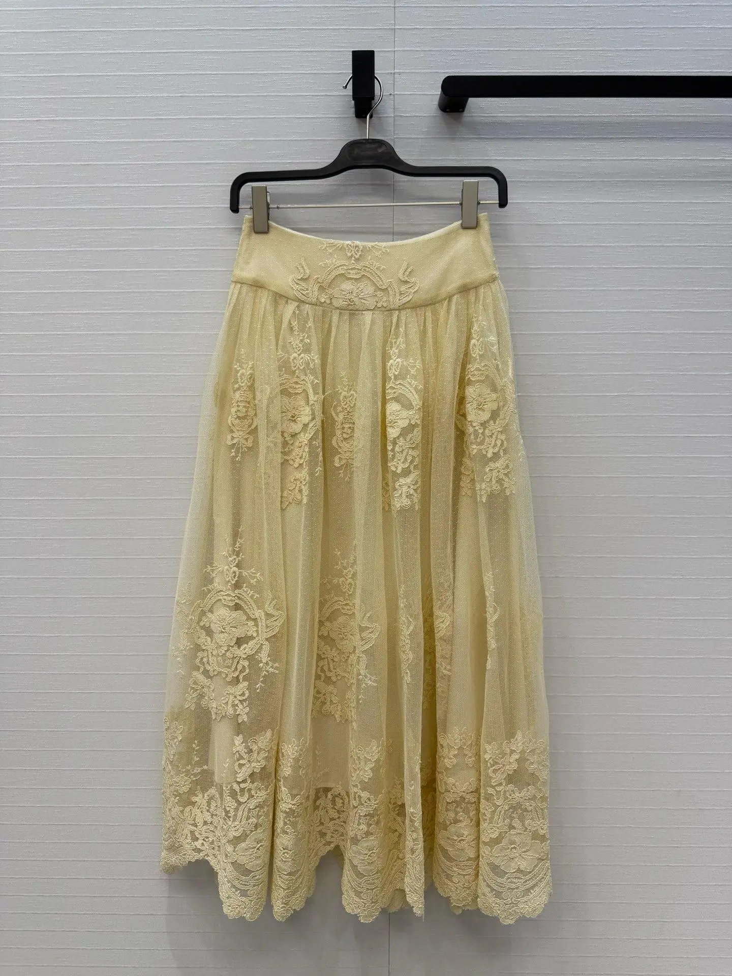 Women's High Waist Yellow Lace Maxi Skirt A-Line Floral Embroidery Net Vintage Romantic Long Skirt for Beach Party Daily Wear
Women's High Waist Yellow Lace Maxi Skirt A-Line Floral Embroidery Net Vintage Romantic Long Skirt for Beach Party Daily Wear