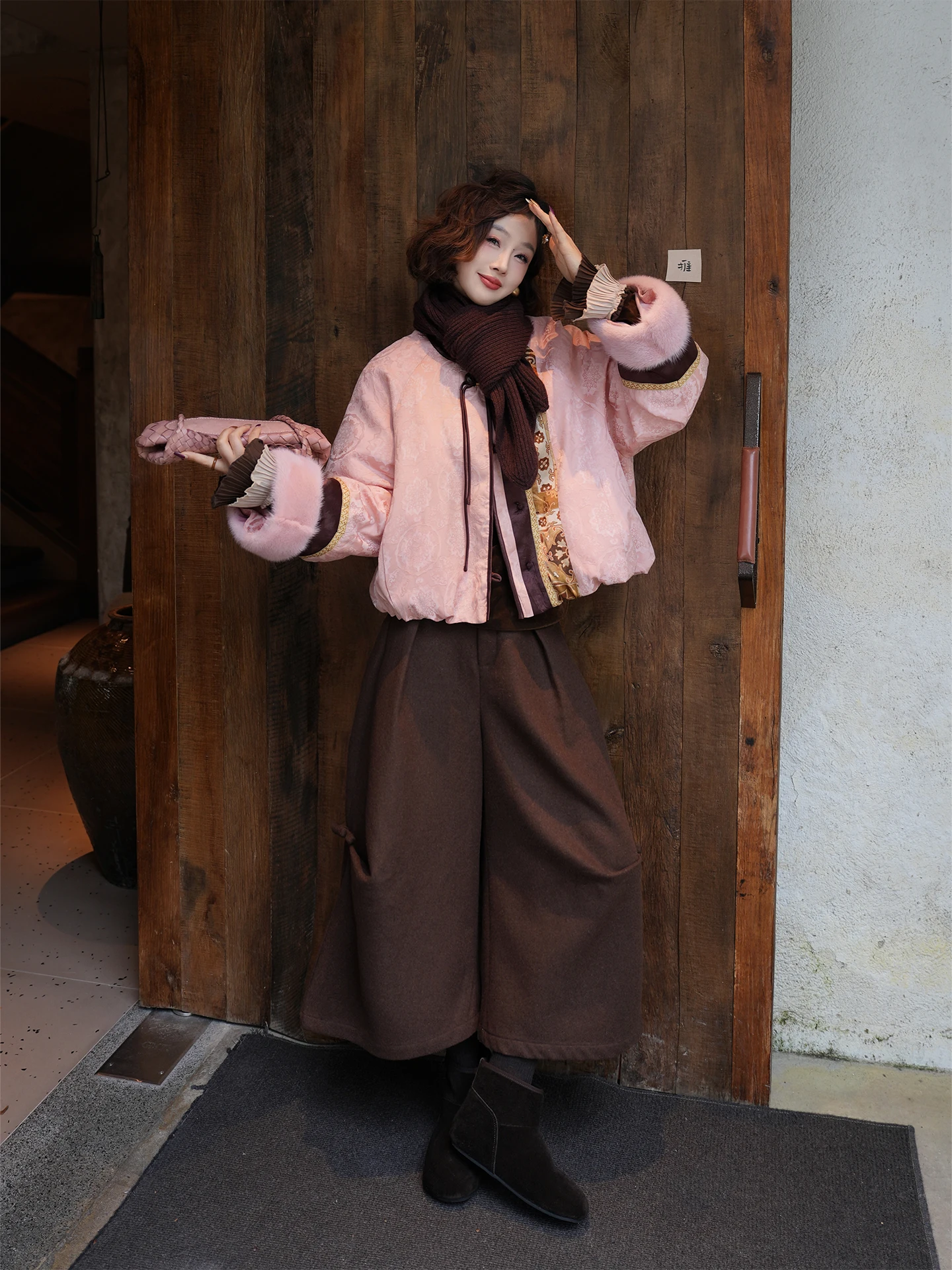 Yolo Autumn Winter Du down Jaet Women's Sle Fluffy Fur Collar 90% White Du down Embroidery Silk 3D Relief
Yolo Autumn Winter Du down Jaet Women's Sle Fluffy Fur Collar 90% White Du down Embroidery Silk 3D Relief