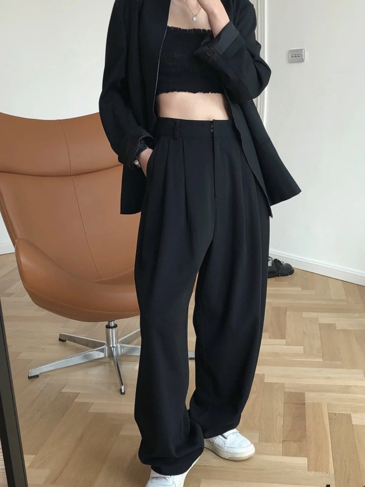 High Waist Wide Leg Pants Women's Fashionable Casual Trousers Draped Straight Cut Loose Fit Long Pants Autumn Seasonal Wear
High Waist Wide Leg Pants Women's Fashionable Casual Trousers Draped Straight Cut Loose Fit Long Pants Autumn Seasonal Wear