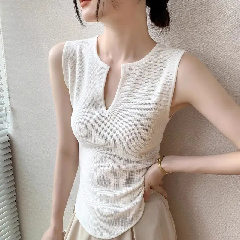Women V-neck Good Quality Breathable Sleeveless Knit Tank Top 2024 Spring Summer New In Chic Top MinimalStyle
Women V-neck Good Quality Breathable Sleeveless Knit Tank Top 2024 Spring Summer New In Chic Top MinimalStyle