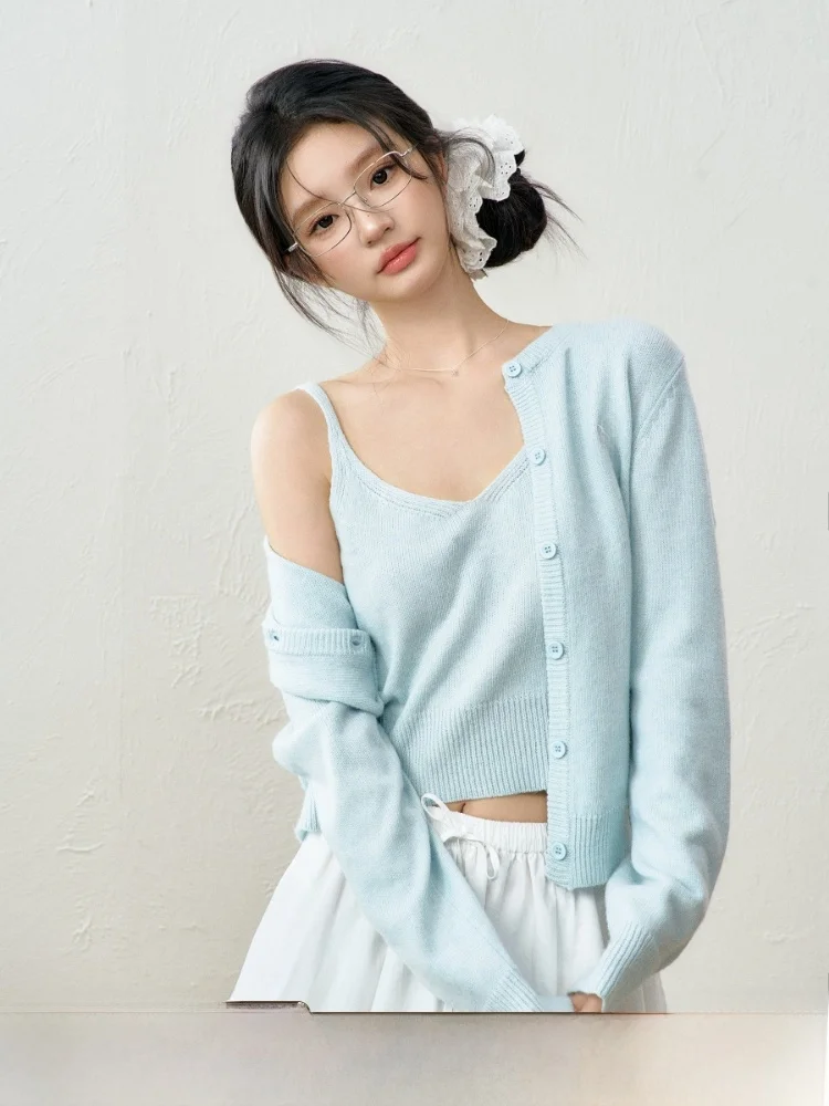 ELEVEN SP Spring Simple Knitted Woolen Cardigan And Strap Set Women's Korean Sle Commute New Top Soft Regular Fit Long Sve
ELEVEN SP Spring Simple Knitted Woolen Cardigan And Strap Set Women's Korean Sle Commute New Top Soft Regular Fit Long Sve