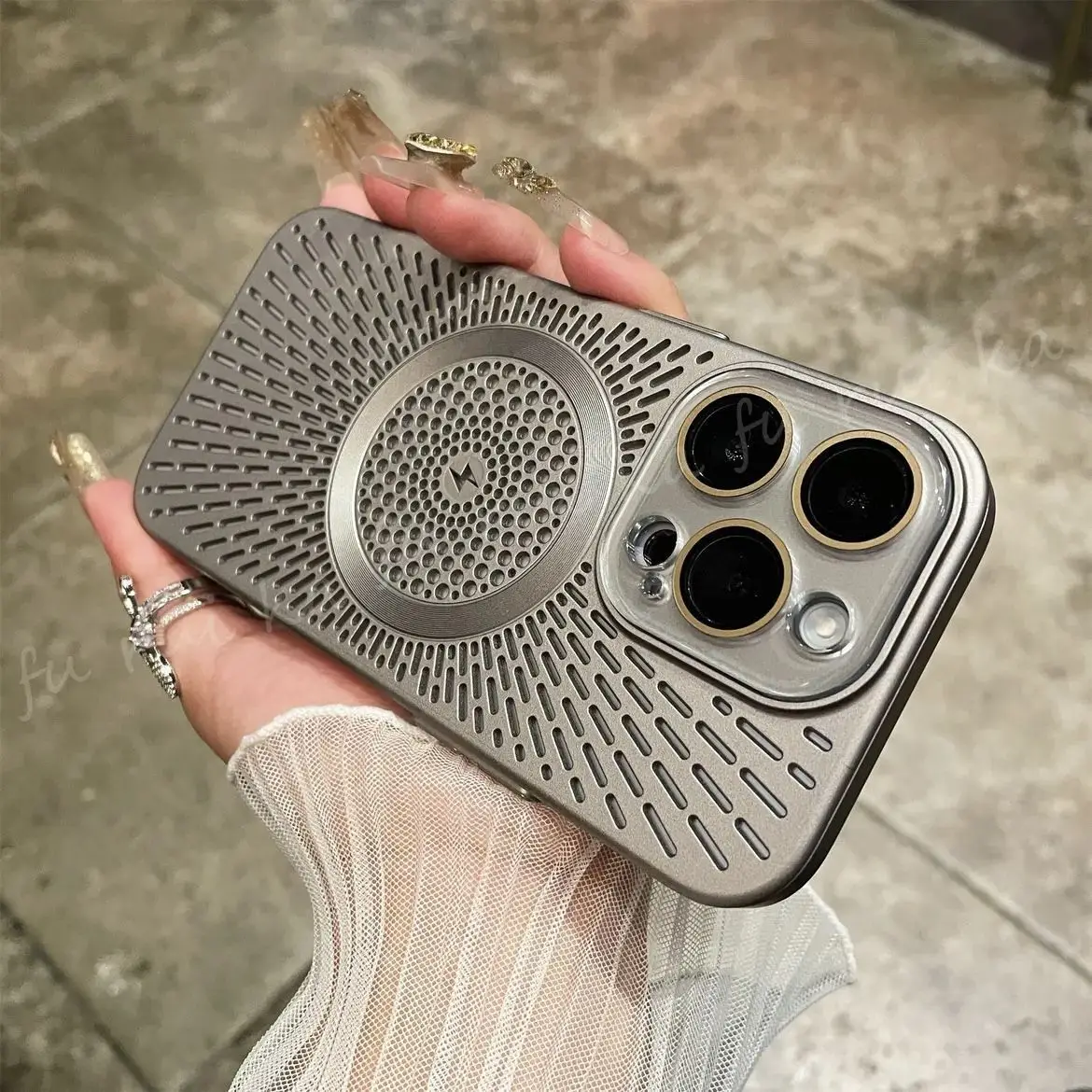 Suitable for Apple Suitable for iphone breathable heat sink shell 15promax phone case magnetic case all-inclusive 14/13/12
Suitable for Apple Suitable for iphone breathable heat sink shell 15promax phone case magnetic case all-inclusive 14/13/12