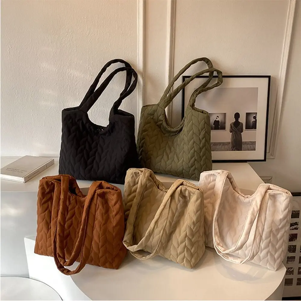 Solid Color Quilted Shoulder Bag Embroidery Thread Large Capacity Travel Shopper Tote Comfortable Handle Magnetic buckle
Solid Color Quilted Shoulder Bag Embroidery Thread Large Capacity Travel Shopper Tote Comfortable Handle Magnetic buckle