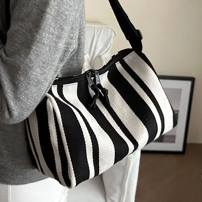 Large capacity canvas bag for women new arriva ltrendy crossbody bag women ins style easiest for match shoulder cylindrical bag
Large capacity canvas bag for women new arriva ltrendy crossbody bag women ins style easiest for match shoulder cylindrical bag