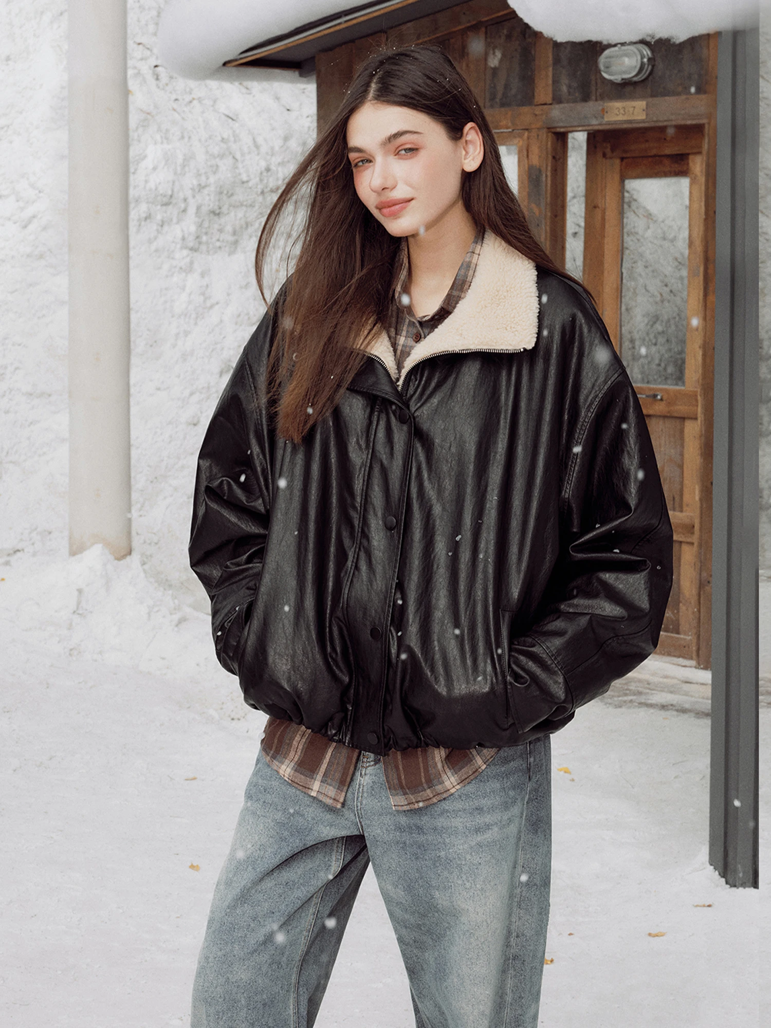 Кожаная куртка Yescci в американском ретро-стиле для женщин, осенне-зимнее пальто на флисовой подкладке с длинными рукавами, стандартной длины, с воротником
Кожаная куртка Yescci в американском ретро-стиле для женщин, осенне-зимнее пальто на флисовой подкладке с длинными рукавами, стандартной длины, с воротником