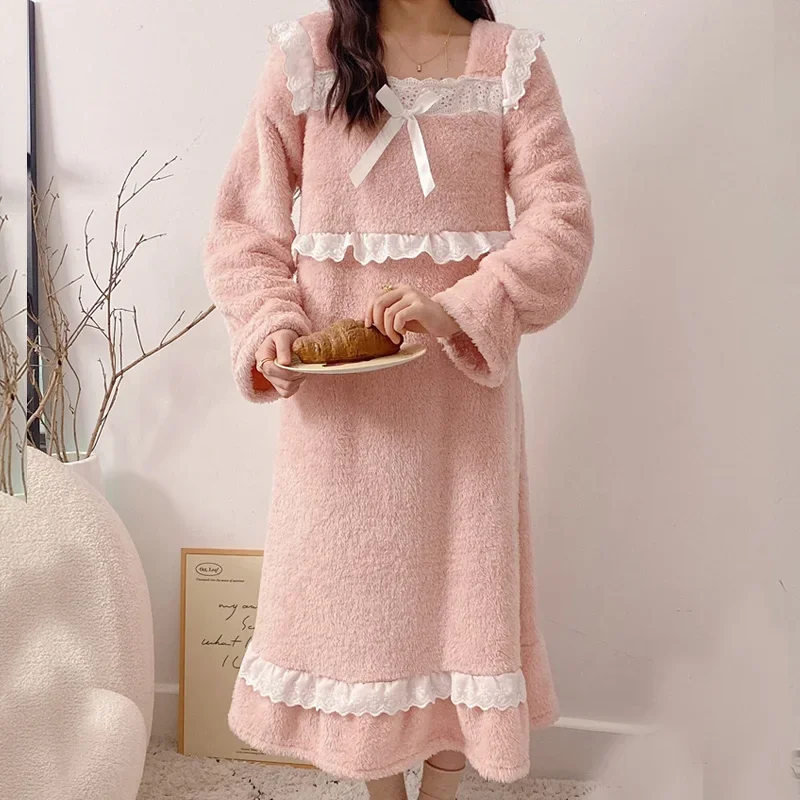 Autumn Winter Solid lace stitching Nightgowns & Sleepshirts Warm Flannel Nightdress Long Sleeve Young Women Sleepwear Home Wear
Autumn Winter Solid lace stitching Nightgowns & Sleepshirts Warm Flannel Nightdress Long Sleeve Young Women Sleepwear Home Wear