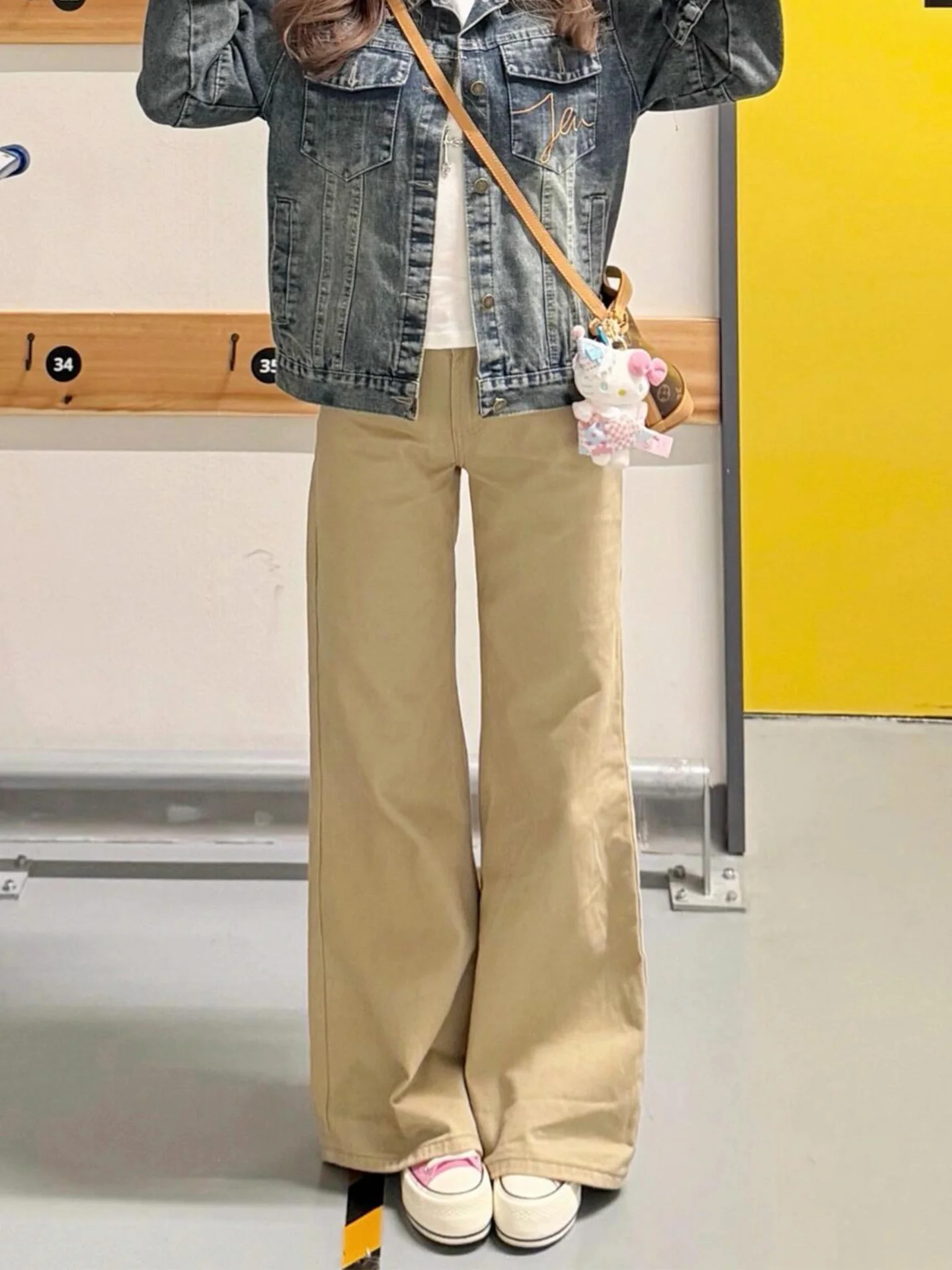 Khaki Washed Wide Leg Denim Jeans Women's American High Street Style Summer New Vintage Slimming High Waist Straight Cut Pants
Khaki Washed Wide Leg Denim Jeans Women's American High Street Style Summer New Vintage Slimming High Waist Straight Cut Pants