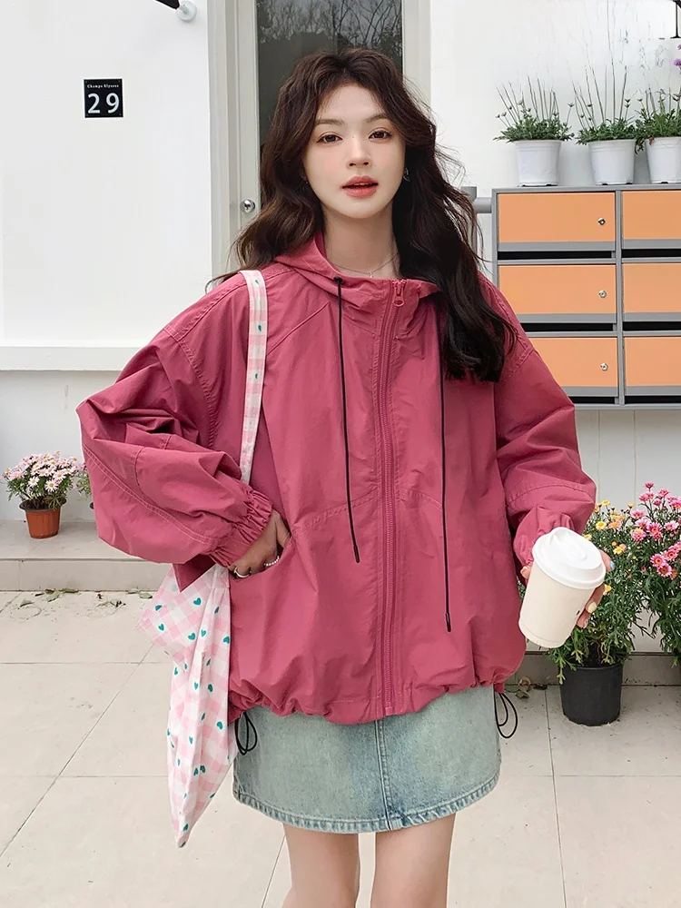 Ретро-куртка в американском стиле с капюшоном для женщин, весна-осень, свободный крой, на молнии, дышащая, из полиэфирного волокна
Ретро-куртка в американском стиле с капюшоном для женщин, весна-осень, свободный крой, на молнии, дышащая, из полиэфирного волокна