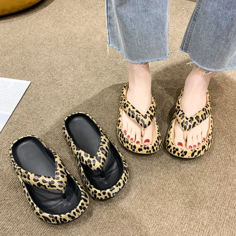 Fashion All Match Leopard Flip Flops Soft Soled EVA Platform Slippers Beachwear Shoes Anti Slip Flat Slippers Ladies
Fashion All Match Leopard Flip Flops Soft Soled EVA Platform Slippers Beachwear Shoes Anti Slip Flat Slippers Ladies