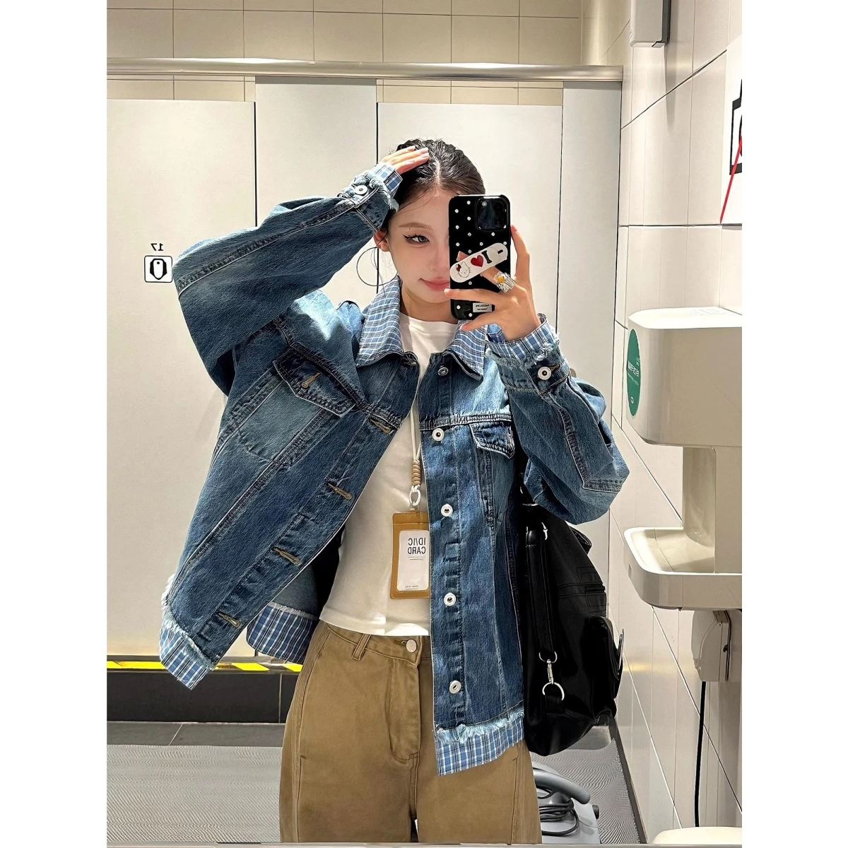 Ретро-куртка из денима в клетку, свободного кроя, в стиле бокси, повседневная верхняя одежда, длинная, водонепроницаемая, из смесового полиэстера и хлопка.
Ретро-куртка из денима в клетку, свободного кроя, в стиле бокси, повседневная верхняя одежда, длинная, водонепроницаемая, из смесового полиэстера и хлопка.