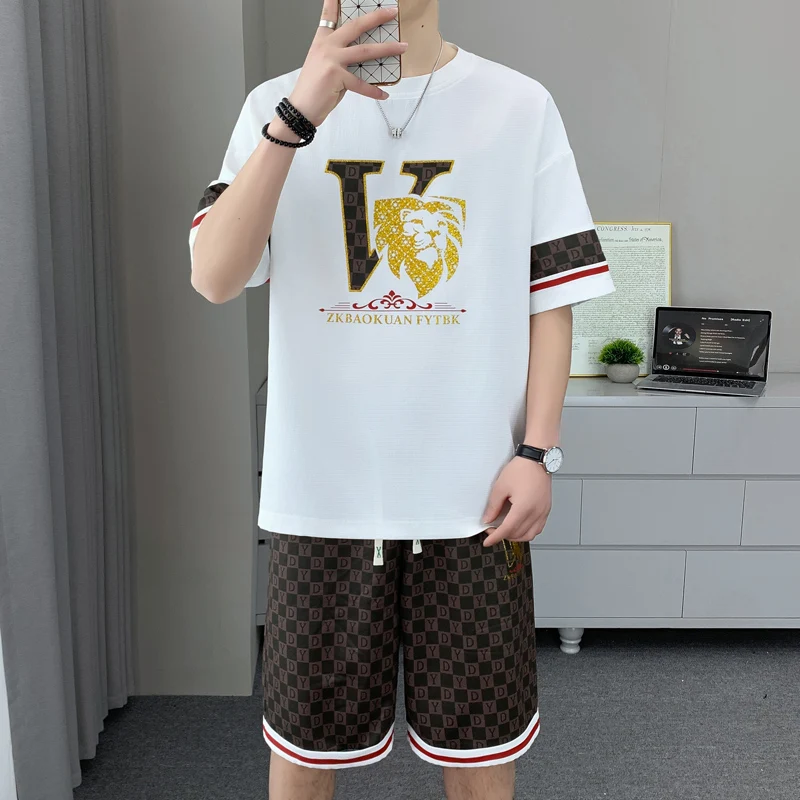 Casual Summer Men's T-Shirt And Shorts Set Stylish Lightweight Sleeveless Outfit for Young Men Fashionable And Attractive
Casual Summer Men's T-Shirt And Shorts Set Stylish Lightweight Sleeveless Outfit for Young Men Fashionable And Attractive