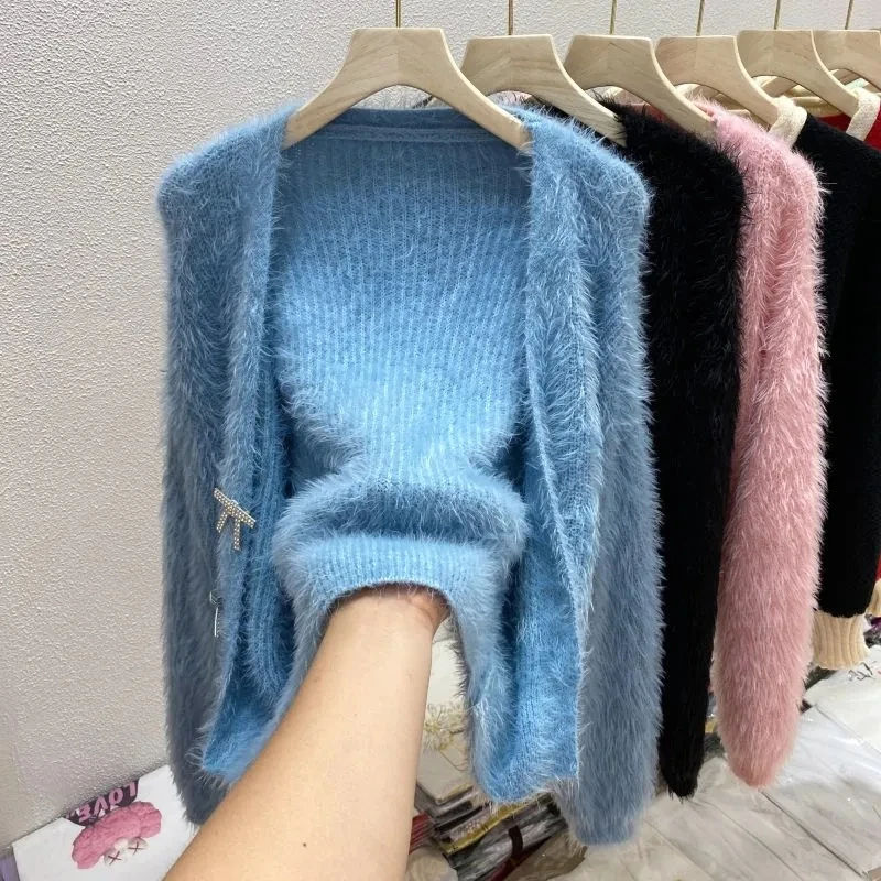 2024 Women's Autumn And Winter French Western Style Rhinestone Bow Temperament Long-sleeved Plush Knitted Solid Color Top Woman
2024 Women's Autumn And Winter French Western Style Rhinestone Bow Temperament Long-sleeved Plush Knitted Solid Color Top Woman