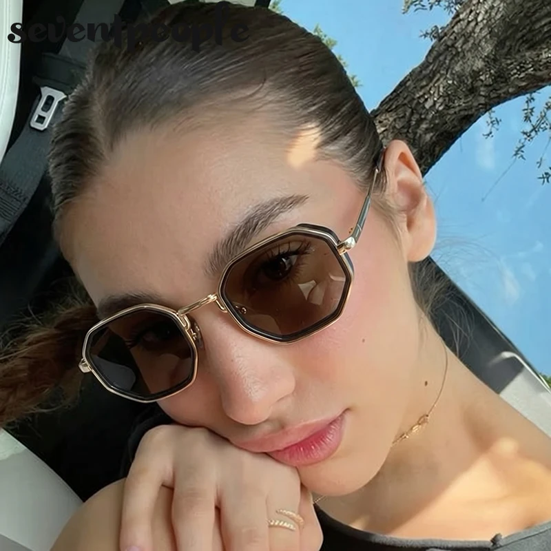 Vintage Steampunk Square Sunglasses Women 2026 Luxury Designer Small Metal Polygon Punk Gradient Sun Glasses Lady Retro Shades
Vintage Steampunk Square Sunglasses Women 2026 Luxury Designer Small Metal Polygon Punk Gradient Sun Glasses Lady Retro Shades