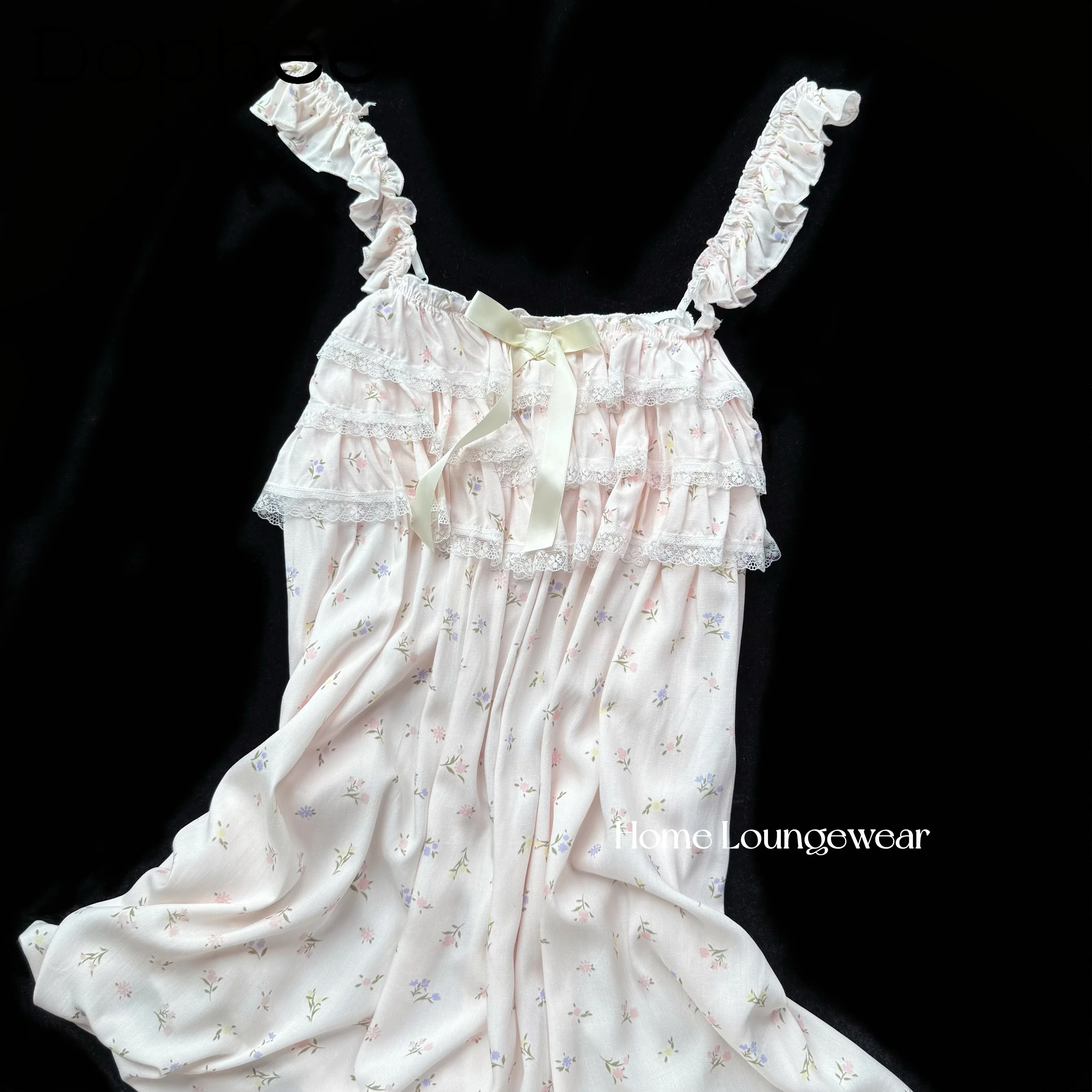 2025 Summer New Sweet and Cute Girl Suspender Nightdress Thin Lace Floral Sweet Girl Pajamas Loungewear
2025 Summer New Sweet and Cute Girl Suspender Nightdress Thin Lace Floral Sweet Girl Pajamas Loungewear