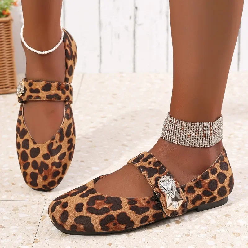 Ladies Shoes 2025 High Quality Basic Women's Flats Outdoor Casual Flats Women Round Toe Leopard Shallow Plus Size Shoes Women
Ladies Shoes 2025 High Quality Basic Women's Flats Outdoor Casual Flats Women Round Toe Leopard Shallow Plus Size Shoes Women