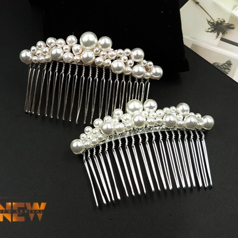 Свадебный гребень для волос из сплава с жемчугом и зубцами, прочная фиксация для прически, свадебный аксессуар, элегантный нескользящий милый универсальный свадебный шиньон
Свадебный гребень для волос из сплава с жемчугом и зубцами, прочная фиксация для прически, свадебный аксессуар, элегантный нескользящий милый универсальный свадебный шиньон